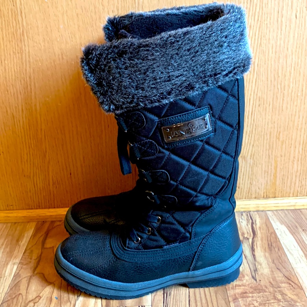 Laneige Canada 38 / 7-1/2 BLACK waterproof quilted vegan fur lace up snow boots